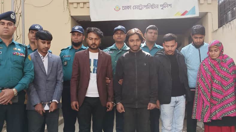 প্রতারক