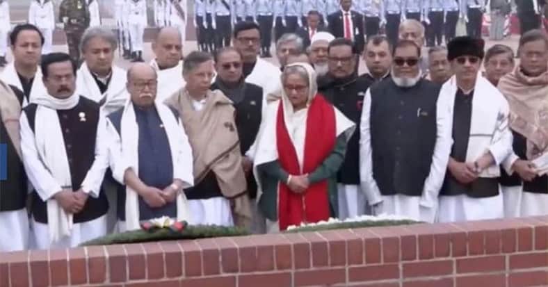 মন্ত্রিসভার সদস্যরা জাতীয় স্মৃতিসৌধে