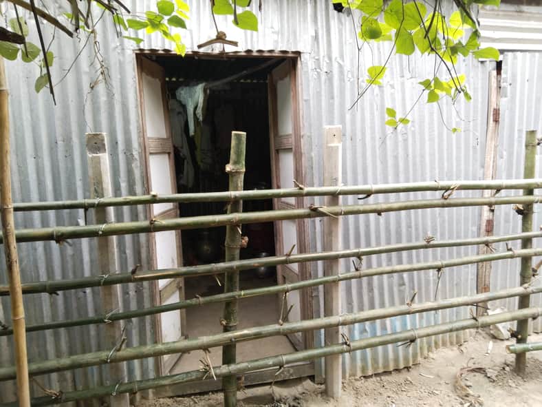 ঘিওরে প্রভাব খাটিয়ে অন্ধ ব্যক্তির ঘরে আ’লীগ নেতার বেড়া