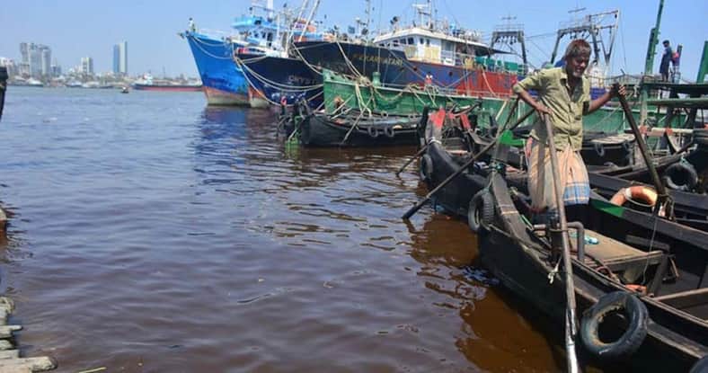 কর্ণফুলীতে সুগার মিলের বর্জ্য