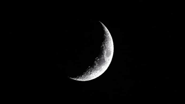 চাঁদে পরমাণু কেন্দ্র