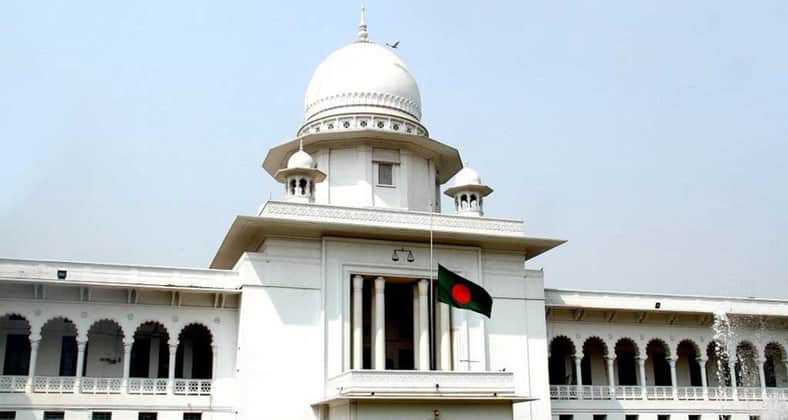 ছাদ চুয়ে পানি