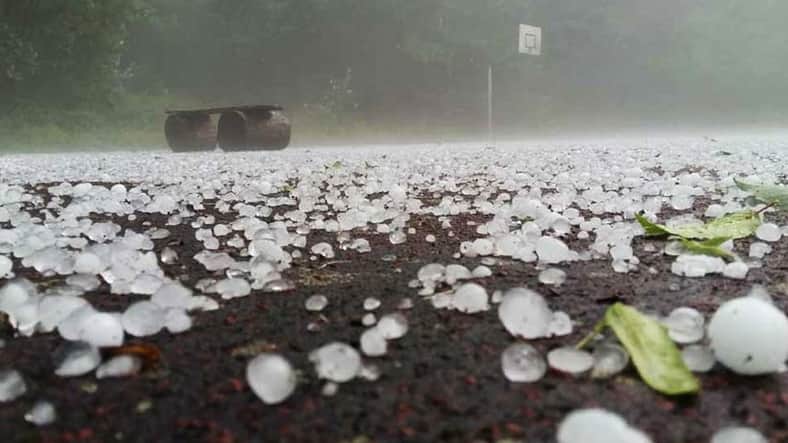 ঘন ঘন শিলাবৃষ্টি