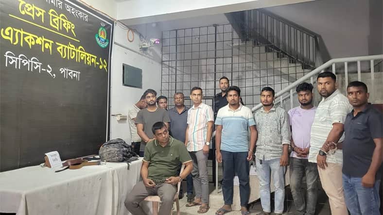 দুই ব্যাগ টাকাসহ চেয়ারম্যান প্রার্থী আটক