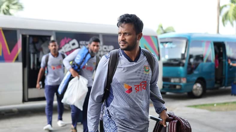 দেশে ফিরেছে বাংলাদেশ দল