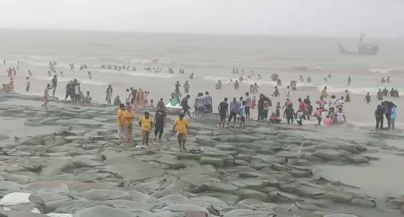 কুয়াকাটা পর্যটক