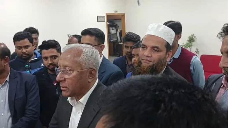 খতিয়ে দেখছে
