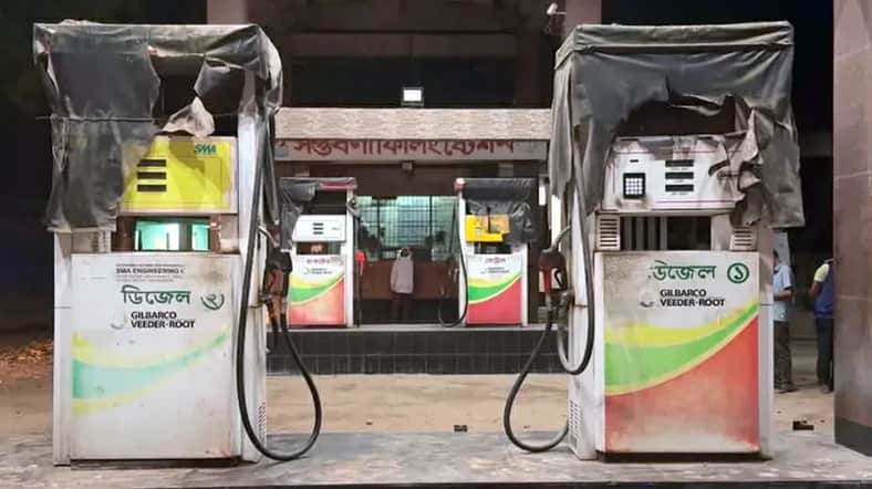 ট্রাকচাপায় দুই ব্যক্তি নিহত