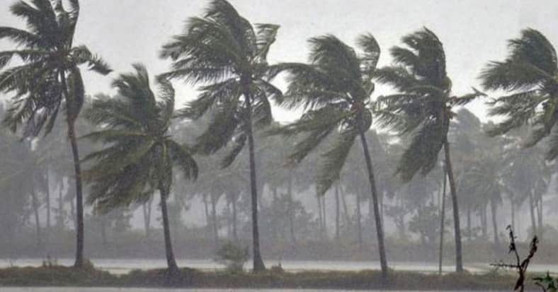 ঝড়ের শঙ্কা