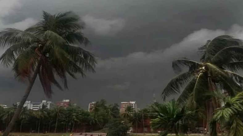 ঝড়ের আভাস