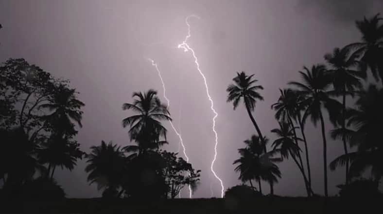 বজ্রসহ বৃষ্টি