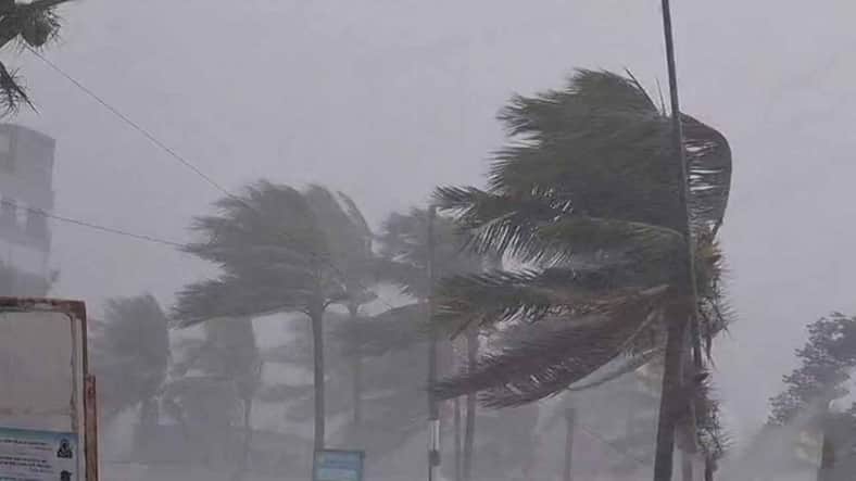 ঝড়ের শঙ্কা