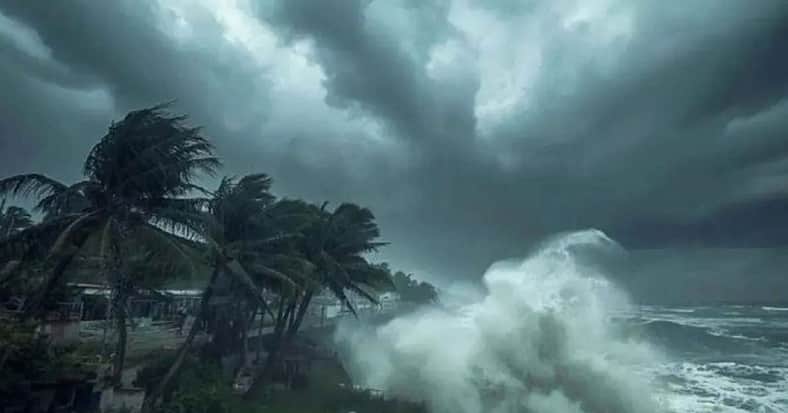 ঝড়ের শঙ্কা