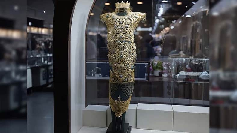 স্বর্ণের পোশাক