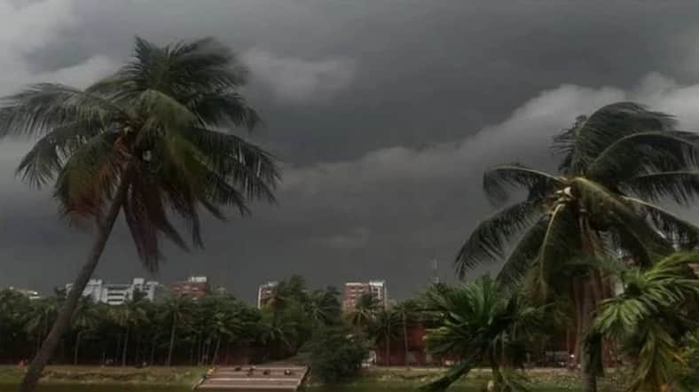 ঝড়ের শঙ্কা