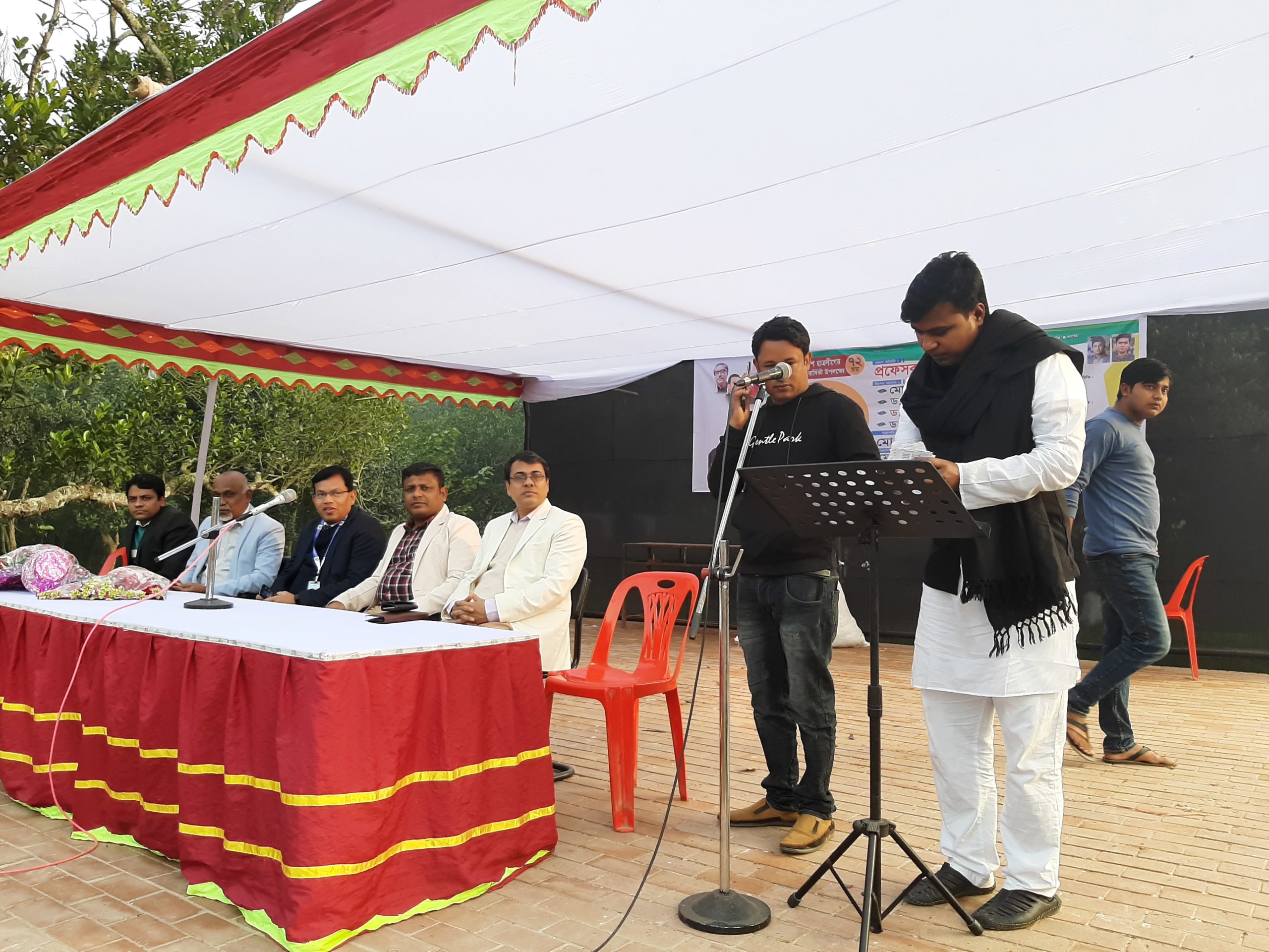 দেড় শতাধিক শীতার্তদের মুখে হাসি ফুটালো কুবি ছাত্রলীগ
