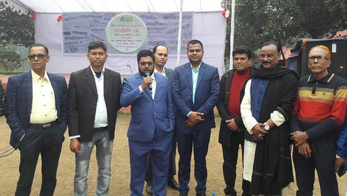 সাংবাদিকদের ভালবাসায় ছুটে এলেন ইউএনও সোহাগ