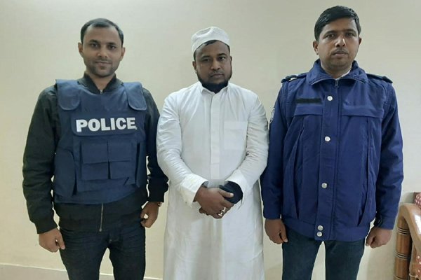 বড়লেখার ডাকাতি মামলায় পত্রিকার সম্পাদক কারাগারে