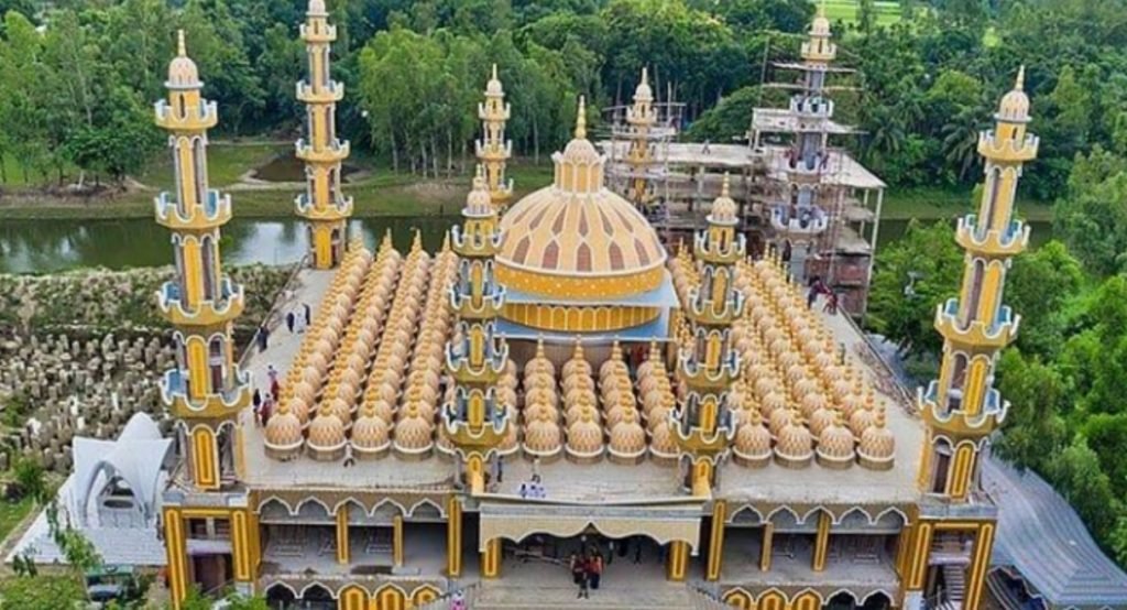 সারাবিশ্বকে অবাক করে দিল বাংলাদেশের ২০১ গম্বুজ এই মসজিদ