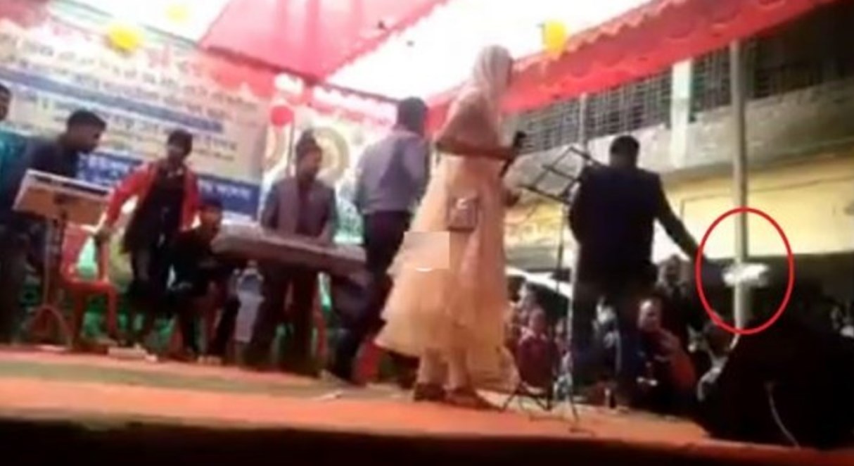 বঙ্গবন্ধুকে নিয়ে গান পরিবেশন করায় শিক্ষার্থী লাঞ্চিত
