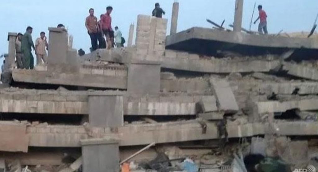 হুড়মুড় করে ভেঙে পড়ল ৮তলা ভবন, নিহত ১০