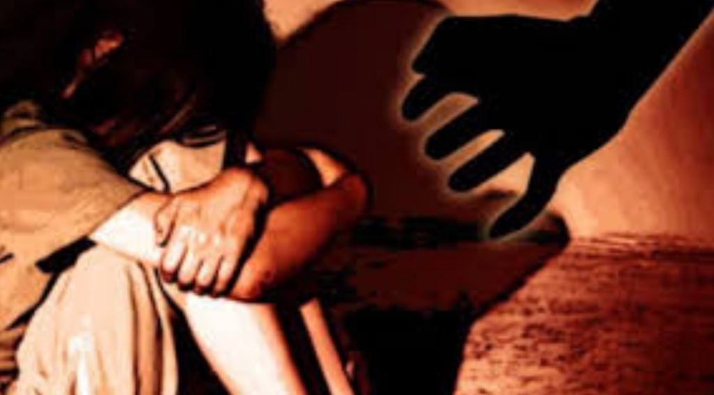 ছাত্রীদের সঙ্গে চরম অসভ্যতা শিক্ষিকার, বয়ফ্রেন্ডসহ গ্রেফতার অভিযুক্ত