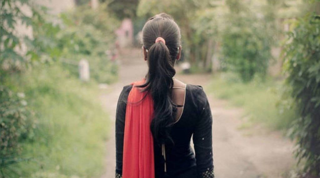 অষ্টম শ্রেণির ছাত্রকে নিয়ে পালালেন ২৬ বছরের শিক্ষিকা
