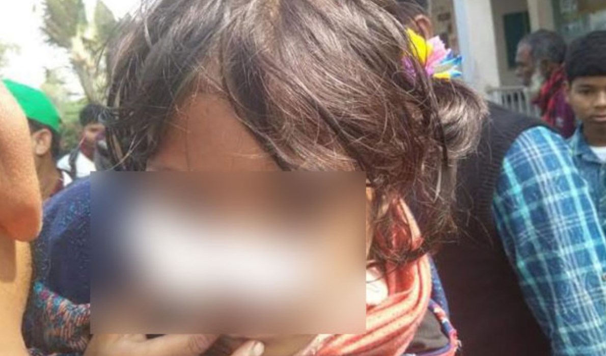 ঘুষি মেরে শিশুছাত্রীর নাক ফাটালেন শিক্ষক