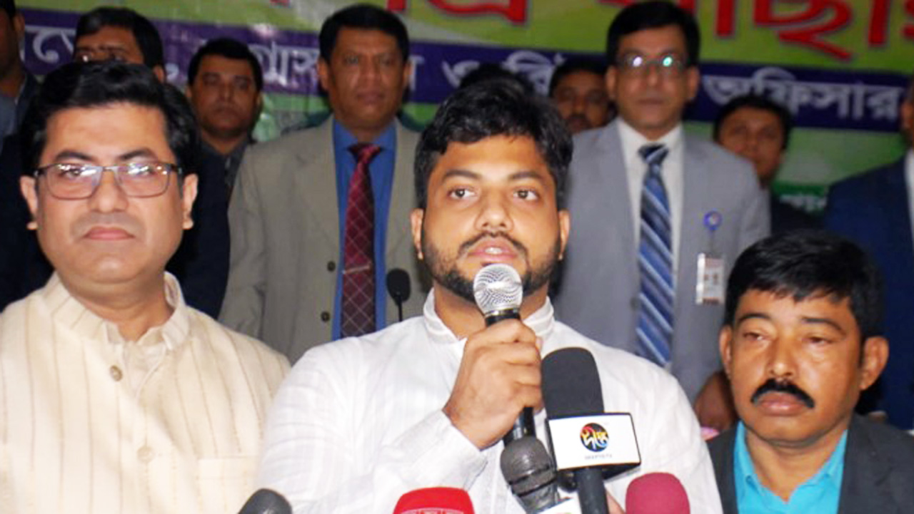 বড় ভাই তাপসের সঙ্গে একমত ইশরাক