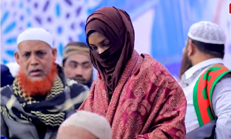 নরসিংদীতে মিজানুর রহমান আজহারীর মাহফিলে মুসলমান হলেন হিন্দু নারী