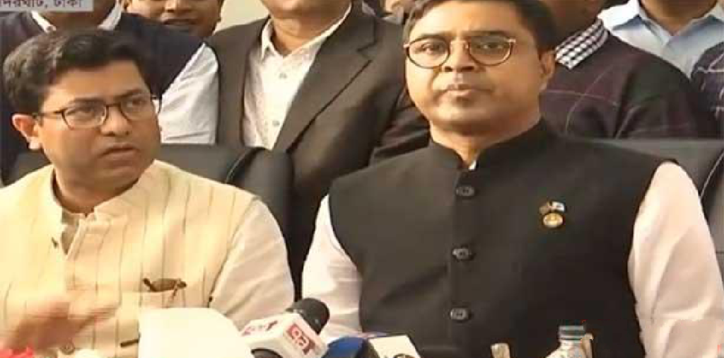 পথে হঠাৎ দেখা তাপস-সাঈদ খোকনের, একে অপরকে নিয়ে যা বললেন