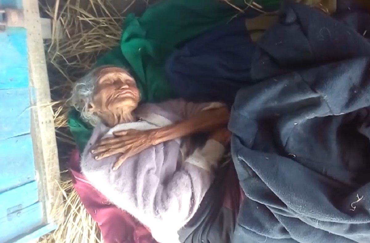 সেই শতবর্ষী বৃদ্ধার শারীরিক অবস্থা অপরিবর্তিত, কোন খোঁজ নেই স্বজনের