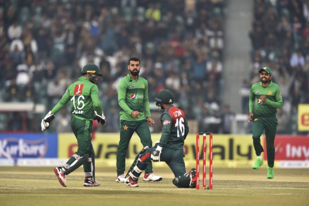 বাংলাদেশেকে ডেকে পাকিস্তানের ১৯ কোটি টাকার লোকসান
