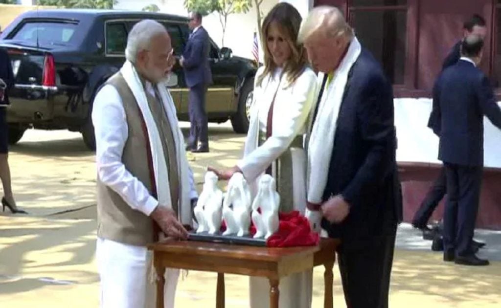 ৩ বাঁদরের সঙ্গেও ট্রাম্পের পরিচয় করিয়ে দিলেন মোদি