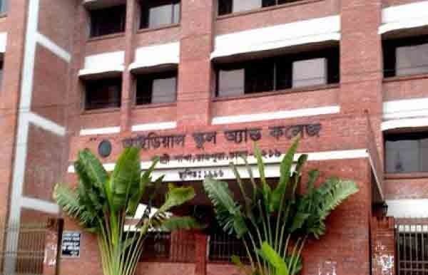 আইডিয়ালের ছাত্রীদের ওড়না খুলে ক্লাসে ঢুকাতে বাধ্য করলেন শিক্ষিকা : নেটিজেনদের নিন্দার ঝড়