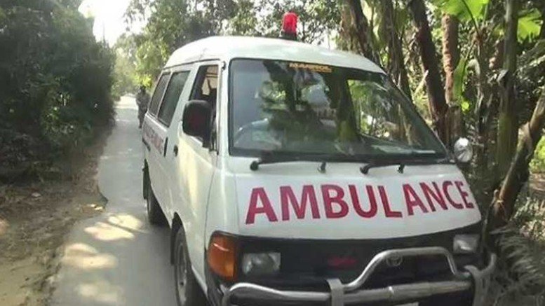 বেতনের টাকা জমিয়ে কেনা অ্যাম্বুলেন্সে গ্রামবাসীকে বিনে পয়সায় সেবা দেন শিক্ষিকা শেফালী খাতুন