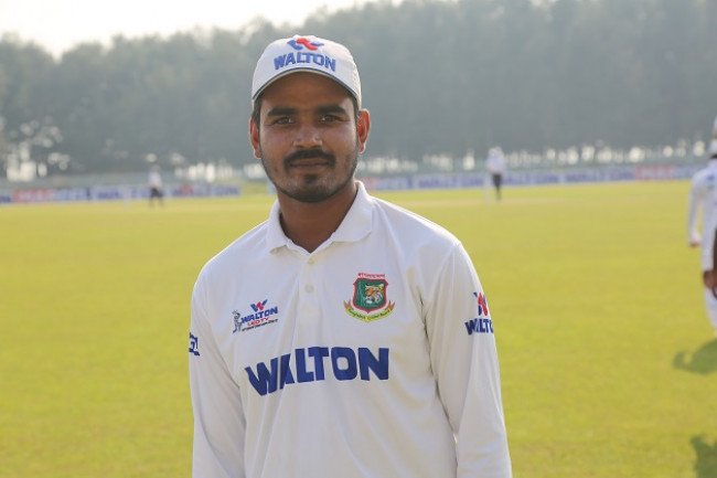 সেঞ্চুরি তুলে নিলেন নাফিস-শামসুর রহমান