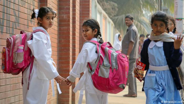 ‘বাংলাদেশে শিশুদের স্কুল ব্যাগের ওজন শরীরের ওজনের ৩০ ভাগেরও বেশি’