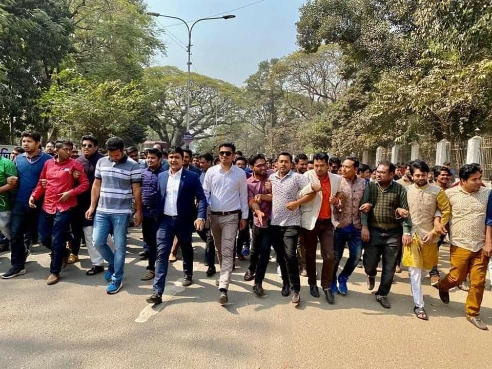 যুবা চ্যাম্পিয়নদের অভিনন্দন জানিয়ে বর্ণাঢ্য বিজয় মিছিল করেছে ছাত্রলীগ