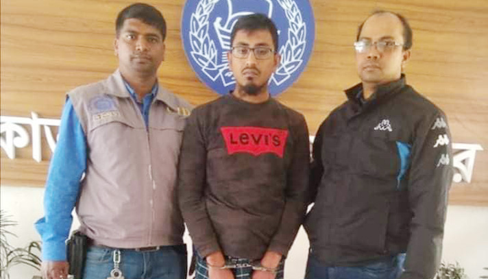 লাখ টাকার লোভ দেখানো জিনের বাদশা গ্রেফতার