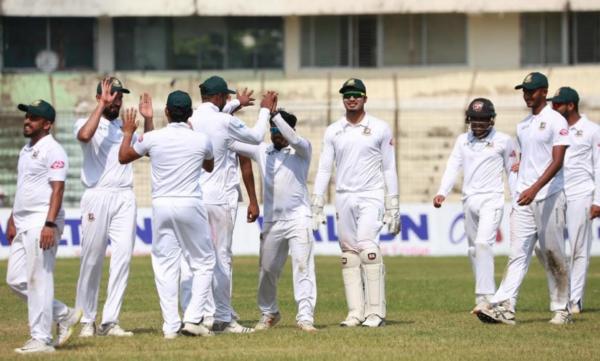 শাহাদাতের বোলিংয়ে দিশেহারা জিম্বাবুয়ে