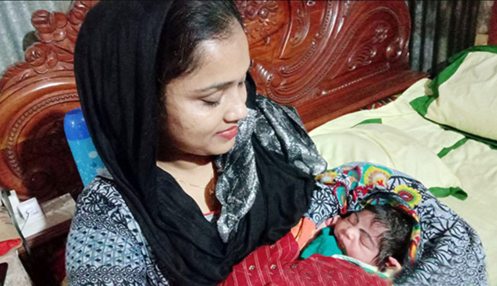 ঝুড়িতে পাওয়া গেল কন্যা শিশু, নাম দেওয়া হল ‘একুশে’