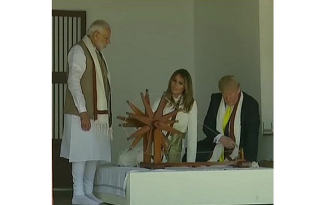 গান্ধী আশ্রমে চরকা কাটলেন ট্রাম্প
