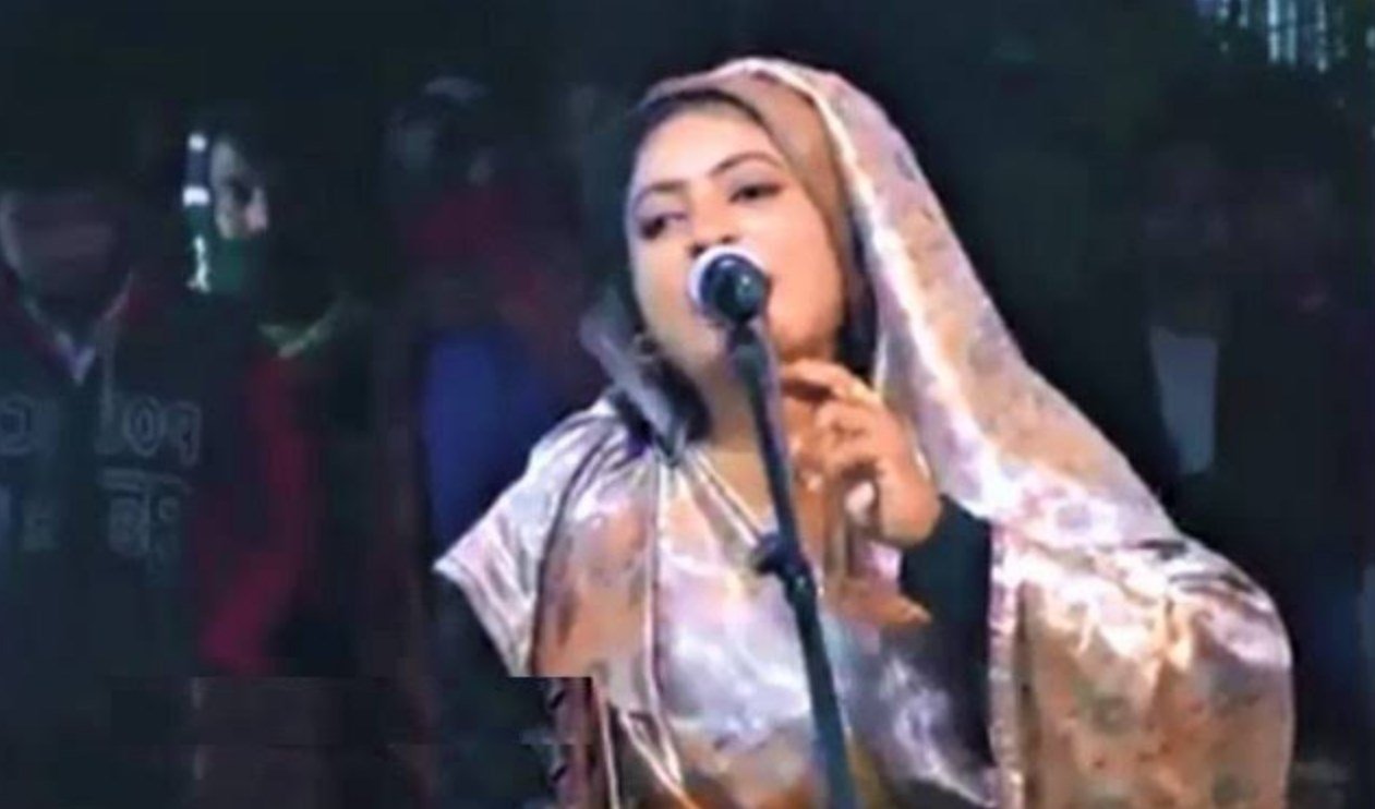 আল্লাহকে গালাগাল : রিতা দেওয়ানের বিরুদ্ধে মামলা