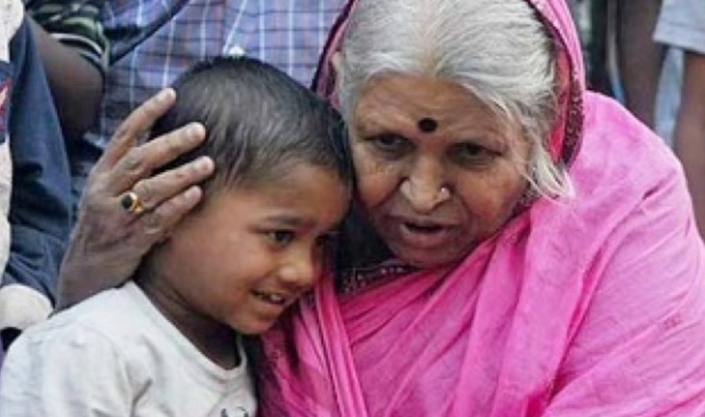 নিজে করেছেন ভিক্ষা, ১৪০০ অনাথ শিশুর ভার তার কাঁধে