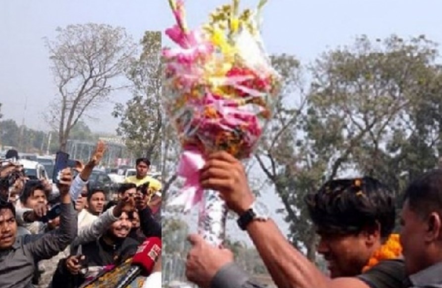 ‘আকবর ভাই, আকবর ভাই’ হাজার হাজার মানুষের ধ্বনিতে মুখরিত সৈয়দপুর বিমানবন্দর