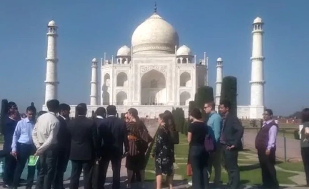 ট্রাম্পের সফরের আগেই সেজে উঠছে তাজমহলের শহর আগ্রা