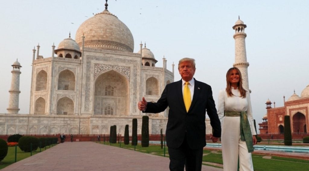 স্ত্রীর হাত ধরে তাজমহলে ঘুরলেন ট্রাম্প