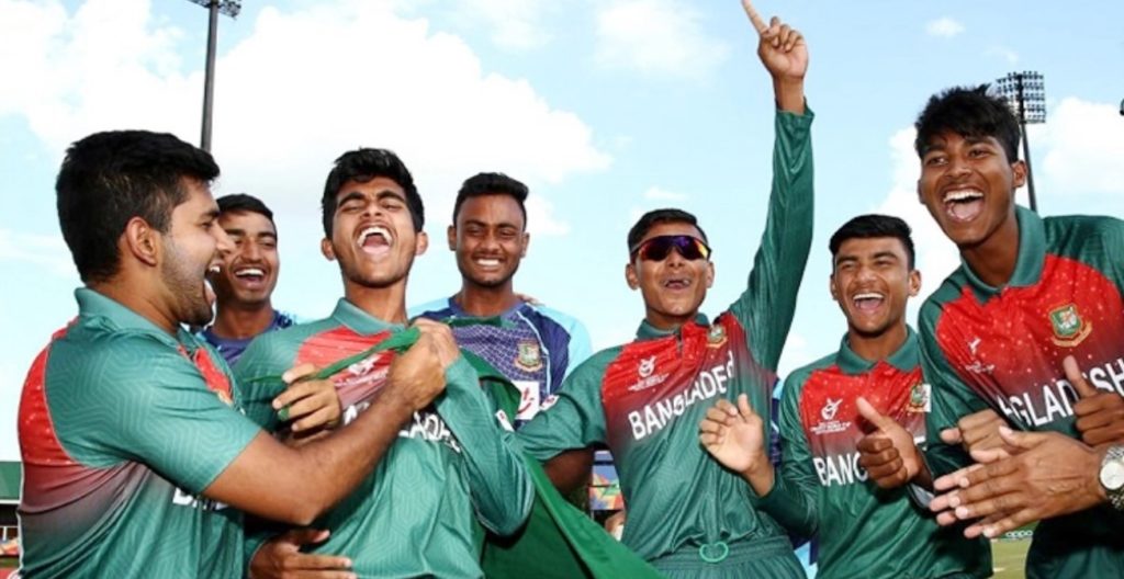 মেজাজ হারিয়ে বাংলাদেশের পতাকা কেড়ে নিল ভারতীয়রা