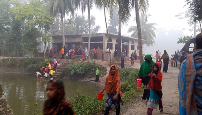 আরোগ্য লাভে ২০ বছর ধরে মসজিদ ধুয়ে পানি পান